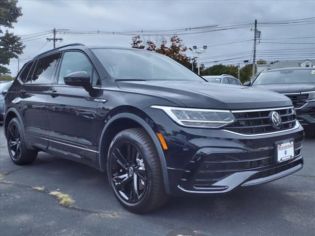 2024 Volkswagen Tiguan SE R-Line Black