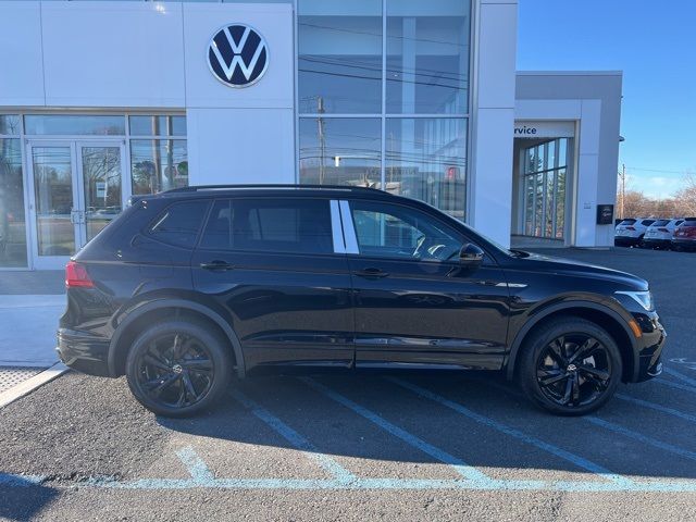 2024 Volkswagen Tiguan SE R-Line Black