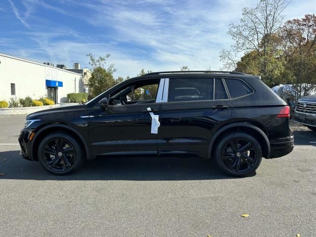 2024 Volkswagen Tiguan SE R-Line Black