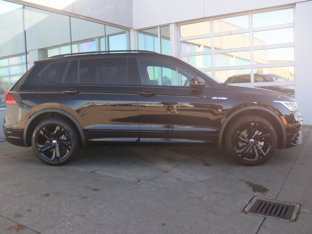 2024 Volkswagen Tiguan/Taos SE R-Line Black