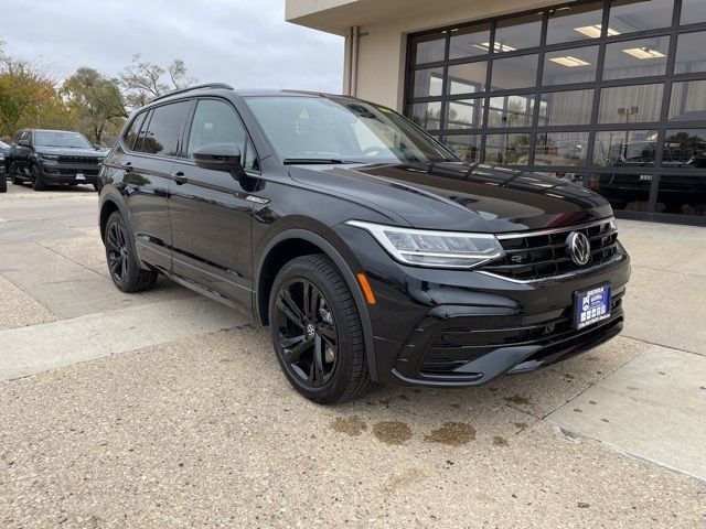 2024 Volkswagen Tiguan SE R-Line Black