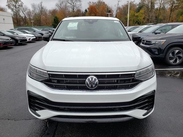 2024 Volkswagen Tiguan/Taos SE R-Line Black