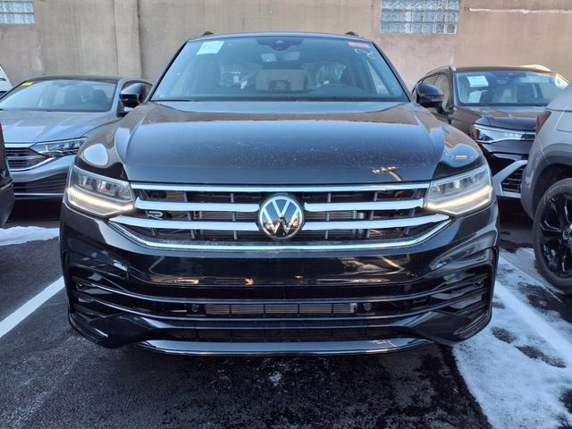 2024 Volkswagen Tiguan SE R-Line Black