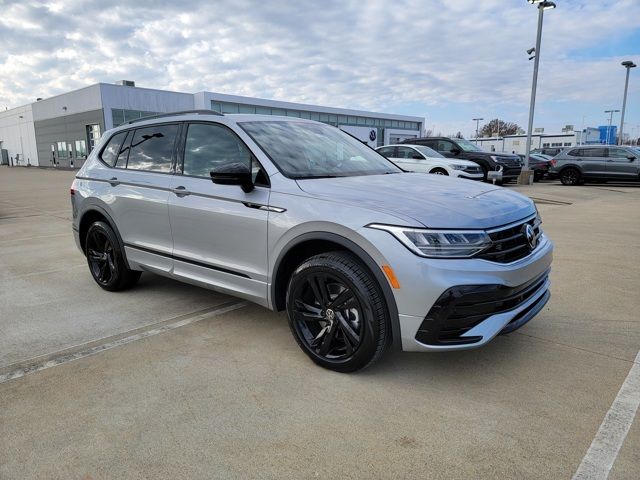 2024 Volkswagen Tiguan SE R-Line Black