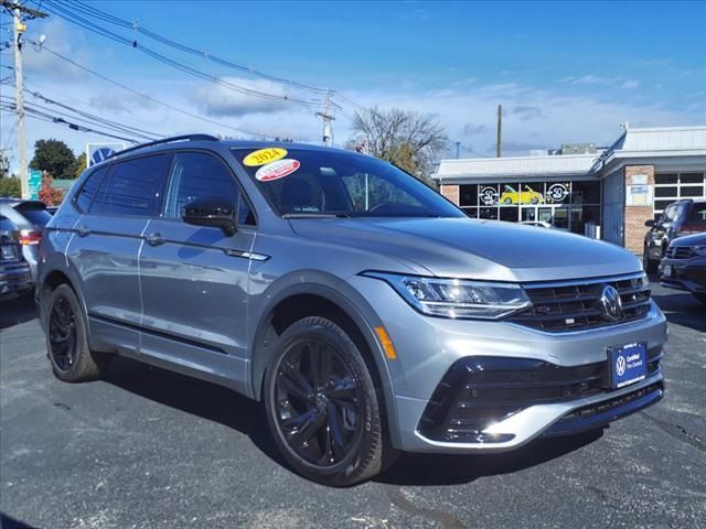 2024 Volkswagen Tiguan SE R-Line Black