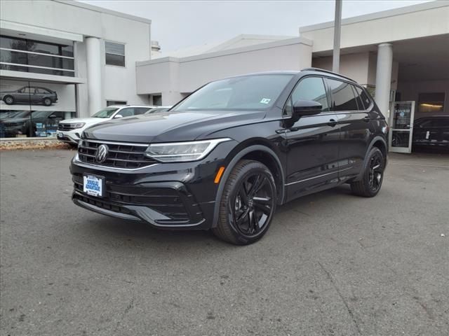 2024 Volkswagen Tiguan SE R-Line Black