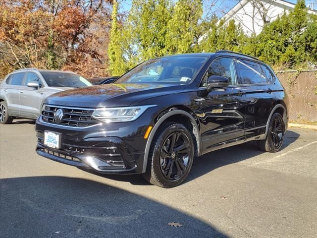 2024 Volkswagen Tiguan SE R-Line Black