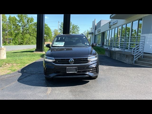 2024 Volkswagen Tiguan SE R-Line Black