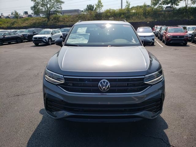 2024 Volkswagen Tiguan SE R-Line Black