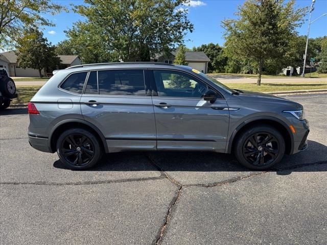 2024 Volkswagen Tiguan/Taos SE R-Line Black