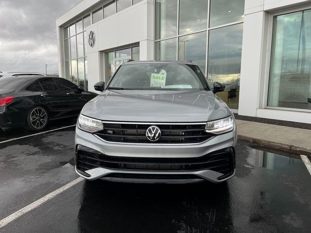 2024 Volkswagen Tiguan SE R-Line Black