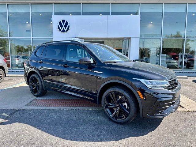 2024 Volkswagen Tiguan/Taos SE R-Line Black