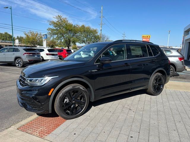 2024 Volkswagen Tiguan/Taos SE R-Line Black