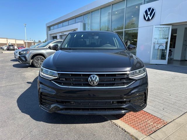 2024 Volkswagen Tiguan/Taos SE R-Line Black