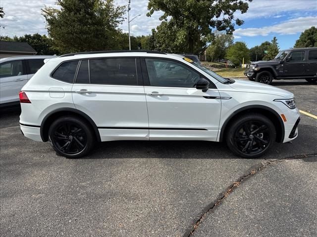 2024 Volkswagen Tiguan/Taos SE R-Line Black