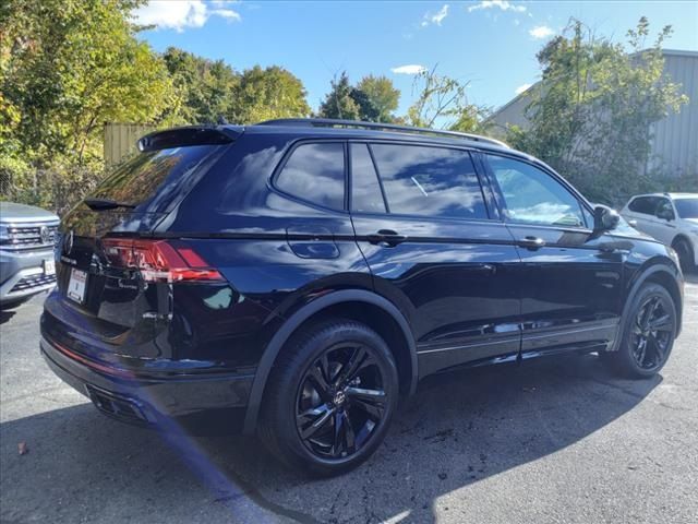 2024 Volkswagen Tiguan SE R-Line Black
