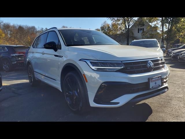 2024 Volkswagen Tiguan SE R-Line Black