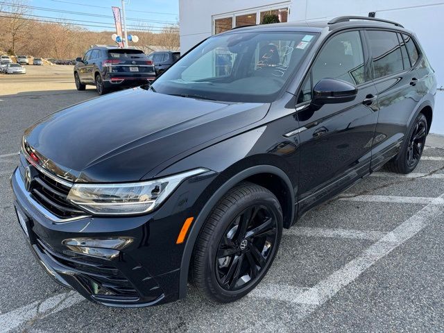 2024 Volkswagen Tiguan SE R-Line Black