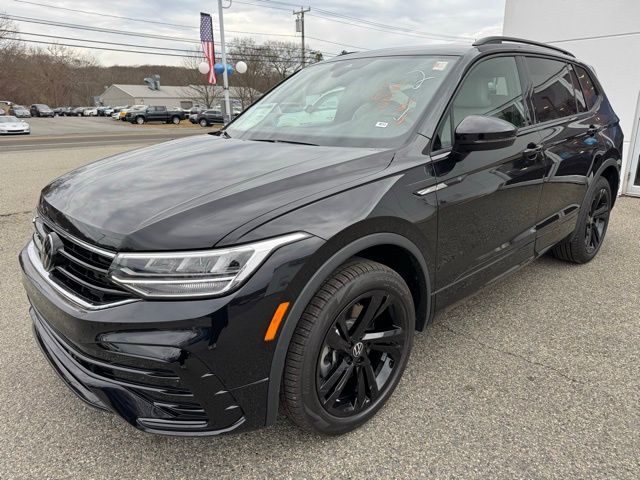 2024 Volkswagen Tiguan SE R-Line Black