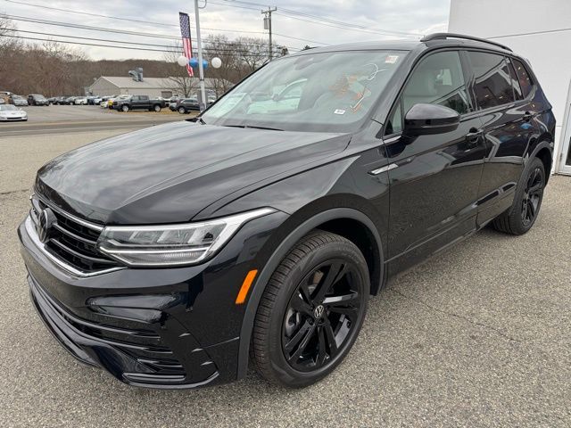 2024 Volkswagen Tiguan SE R-Line Black