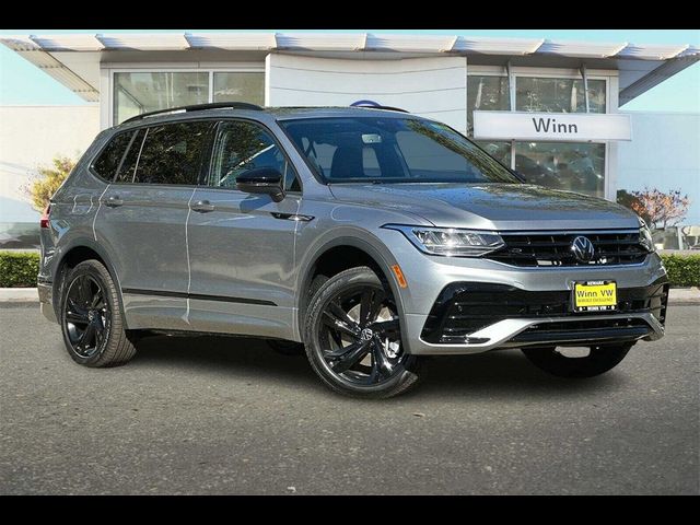 2024 Volkswagen Tiguan SE R-Line Black