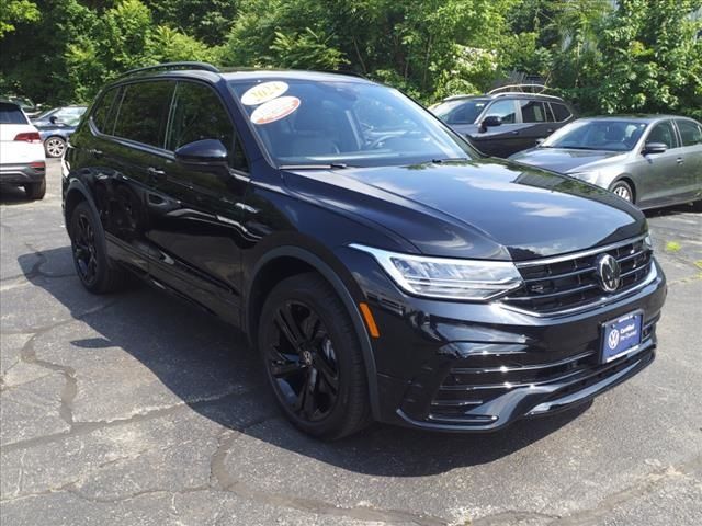 2024 Volkswagen Tiguan SE R-Line Black