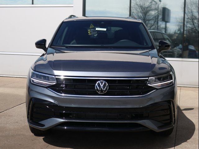 2024 Volkswagen Tiguan SE R-Line Black