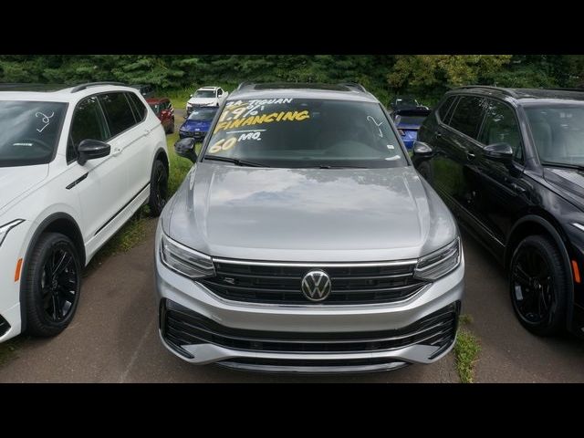 2024 Volkswagen Tiguan SE R-Line Black