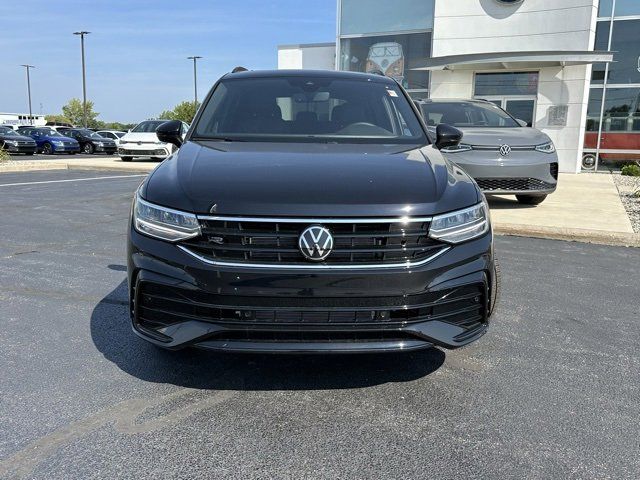 2024 Volkswagen Tiguan SE R-Line Black