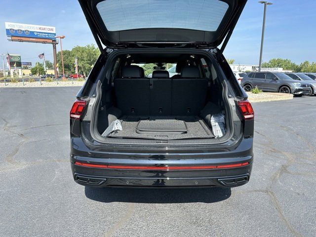 2024 Volkswagen Tiguan SE R-Line Black