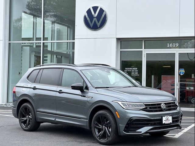 2024 Volkswagen Tiguan SE R-Line Black