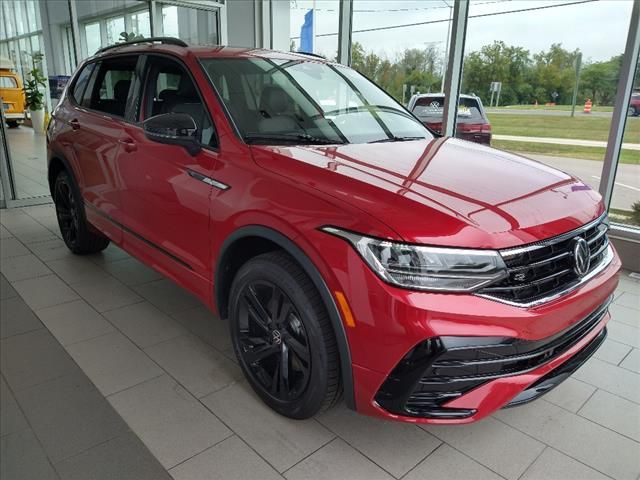 2024 Volkswagen Tiguan SE R-Line Black