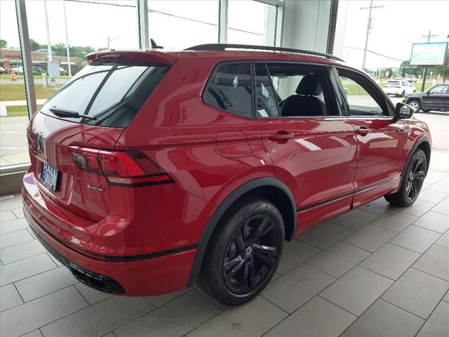 2024 Volkswagen Tiguan SE R-Line Black