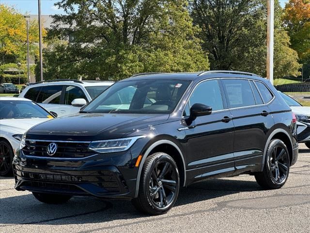 2024 Volkswagen Tiguan SE R-Line Black