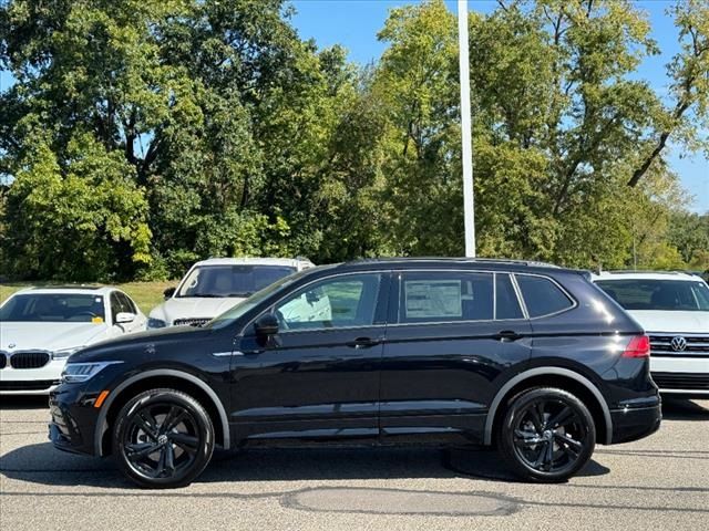 2024 Volkswagen Tiguan SE R-Line Black