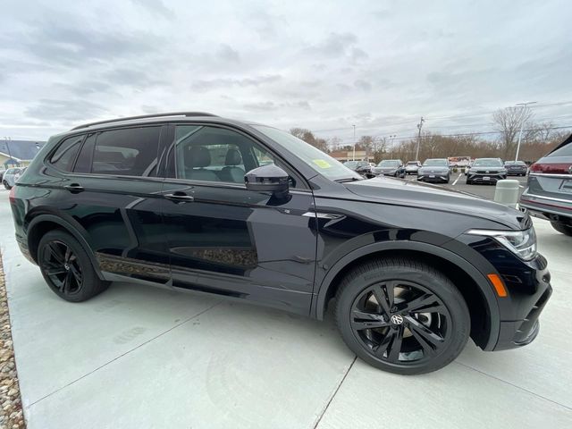 2024 Volkswagen Tiguan SE R-Line Black