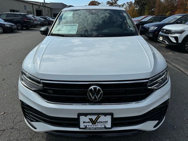 2024 Volkswagen Tiguan/Taos SE R-Line Black