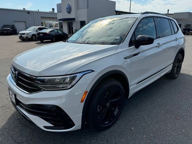 2024 Volkswagen Tiguan/Taos SE R-Line Black