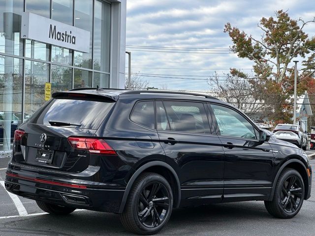 2024 Volkswagen Tiguan/Taos SE R-Line Black