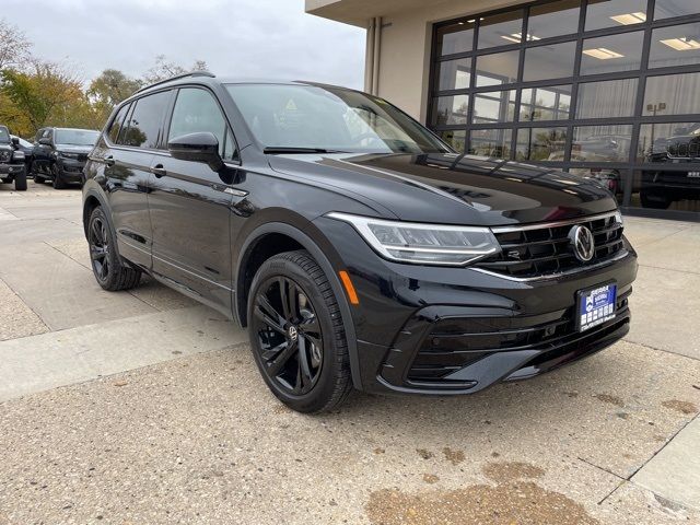 2024 Volkswagen Tiguan SE R-Line Black