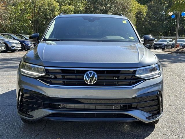 2024 Volkswagen Tiguan SE R-Line Black