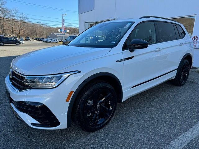 2024 Volkswagen Tiguan SE R-Line Black