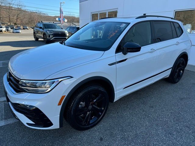 2024 Volkswagen Tiguan SE R-Line Black