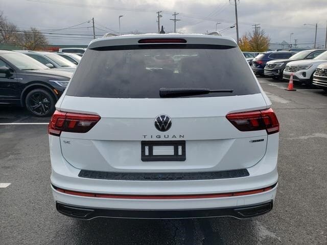 2024 Volkswagen Tiguan SE R-Line Black