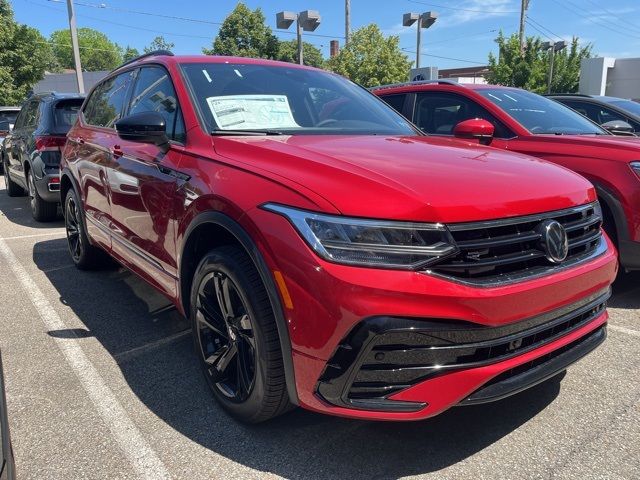 2024 Volkswagen Tiguan SE R-Line Black