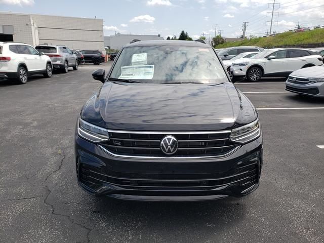 2024 Volkswagen Tiguan SE R-Line Black