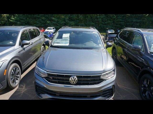 2024 Volkswagen Tiguan SE R-Line Black