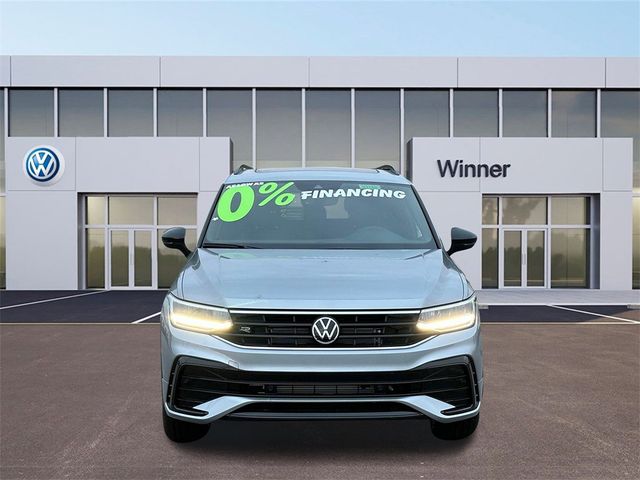 2024 Volkswagen Tiguan SE R-Line Black