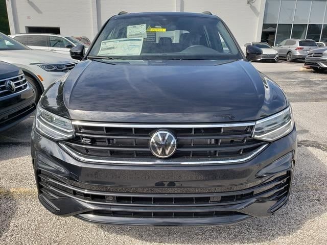 2024 Volkswagen Tiguan SE R-Line Black