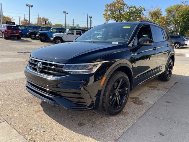 2024 Volkswagen Tiguan/Taos SE R-Line Black